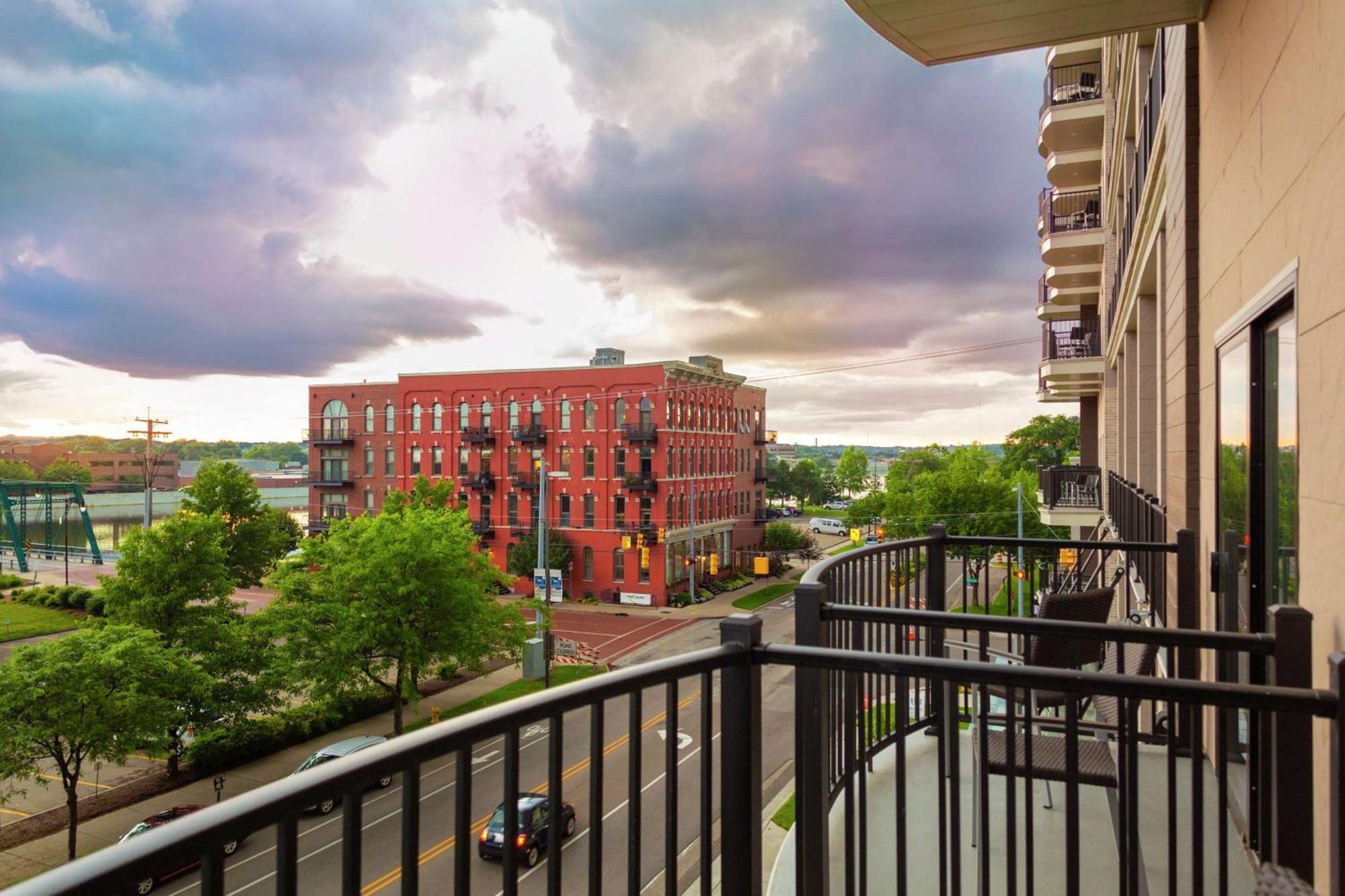 Embassy Suites By Hilton Grand Rapids Downtown Exteriör bild