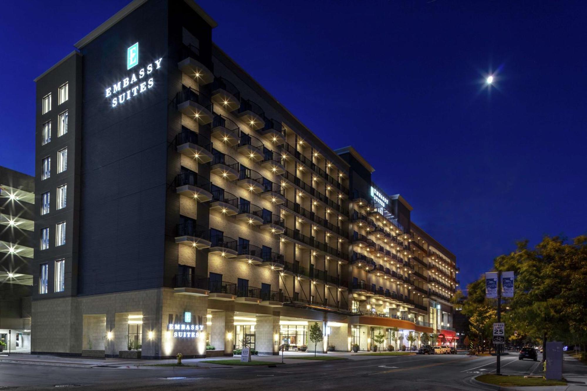 Embassy Suites By Hilton Grand Rapids Downtown Exteriör bild